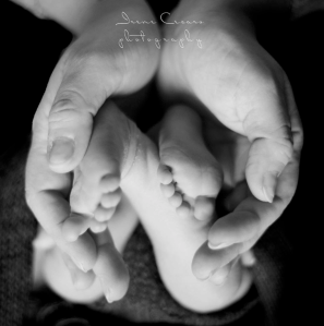 mani e piedini neonato